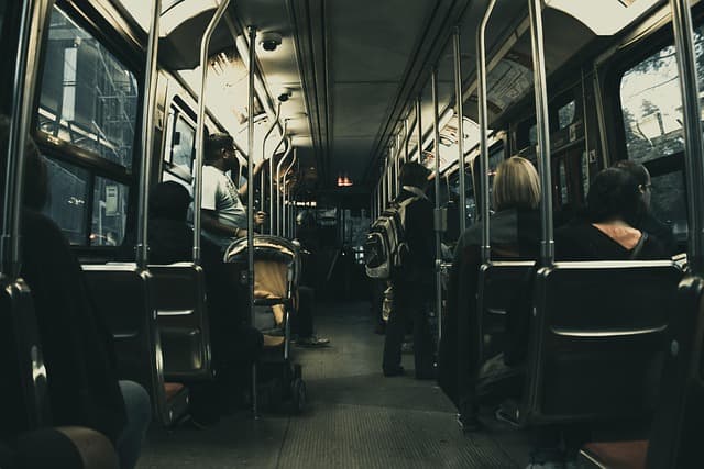 7 Consejos para Viajar Barato en Transporte Público